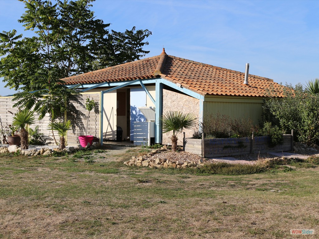 sanitaire-aire-naturelle-camping-insolite-vendee-01
