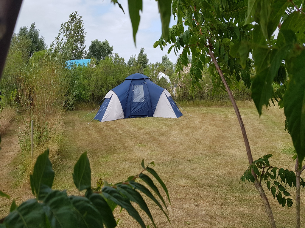 grand-emplacement-tente-camping-vendee-85-les-chagnelles-nature-calme